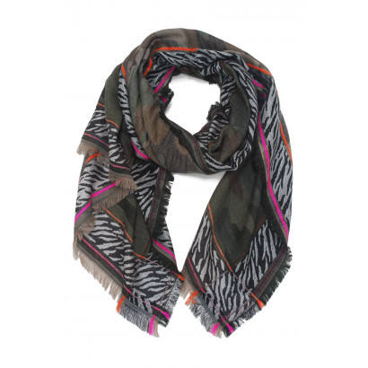 SCARF WITH ANIMAL PRINTED...