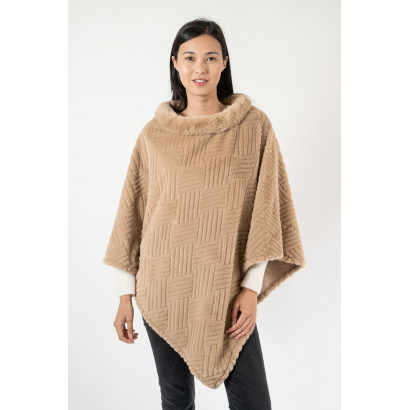 PONCHO IN FAKE FUR WITH LINES