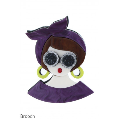 BROCHE MET DAME MET STRIK IN HAAR HAAR