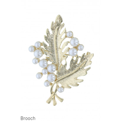 BROOCH WITH LEAF AND PEARLS