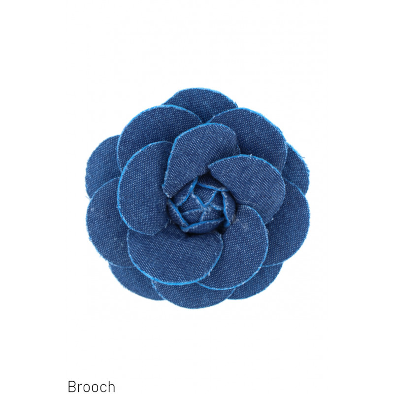 BROCHE AVEC FLEUR EN JEANS