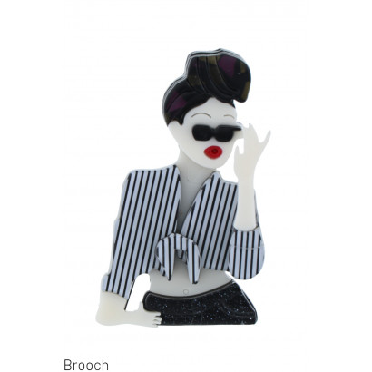 BROCHE MET DAME MET ZONNEBRIL, STREEPJES SHIRT