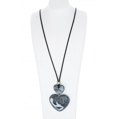 COLLIER A CORDE EN COTON ET PENDENTIF COEUR RESINE