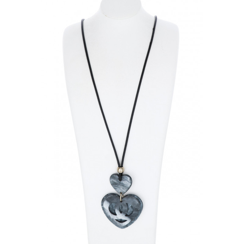 COLLIER A CORDE EN COTON ET PENDENTIF COEUR RESINE