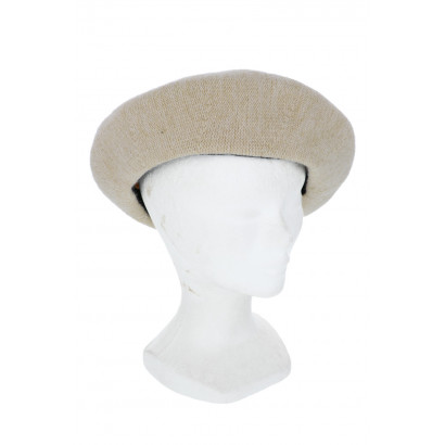 BERET WITH SOLID COLOR