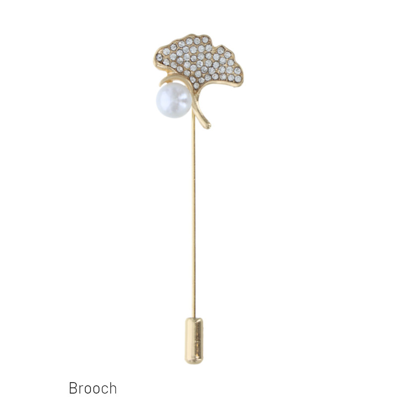 BROCHE CON HOJA DE GINKO Y ESTRASS