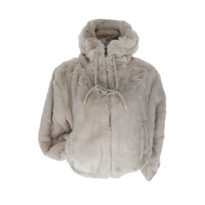 CHAQUETA PIEL SINTÉTICA CON GORRA Y BOLSILLOS