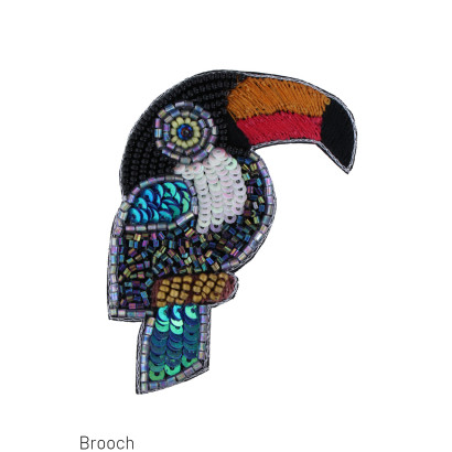 BROCHE FORMA TUCÁN, PERLAS Y BORDADO