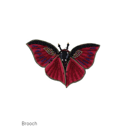 BROCHE PIEDRA CON MARIPOSA, PERLAS Y BORDADO