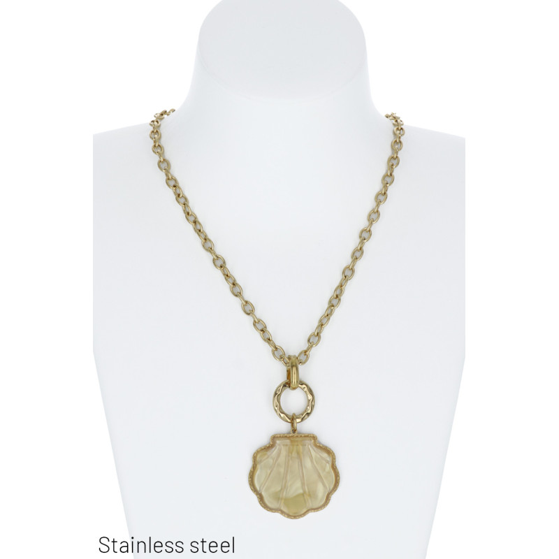COLLIER EN ACIER, PENDENT. FORME COQUILLAGE, RÉSIN