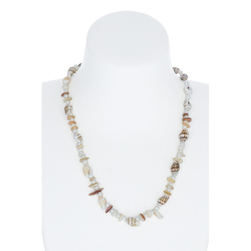 NECKLACE WITH SHELLS