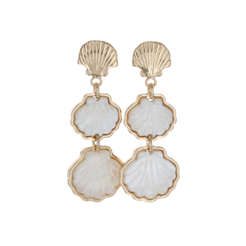 EARRINGS WITH SHELL SHAPE AND RESIN
