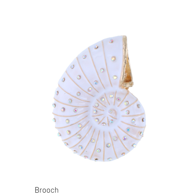 BROCHE AVEC COQUILLAGE ET STRASS