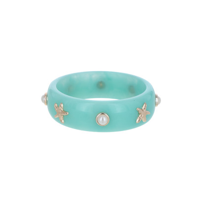 STRAKKE ARMBAND IN HARS MET ZEESTER EN PARELS