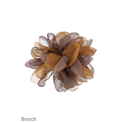 BROCHE AVEC FLEUR EN TISSUS
