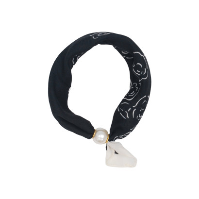 SCARF, MAGNET PEARL CLOSUR WITH FLOWER PATTERN