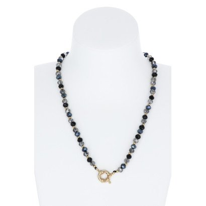 COLLAR CON PERLAS FACETADAS Y CIERRE FRONTAL