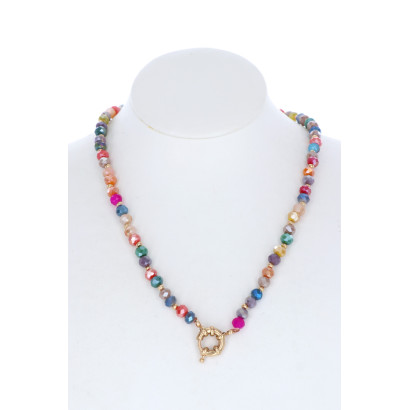 COLLAR CON PERLAS FACETADAS Y CIERRE FRONTAL