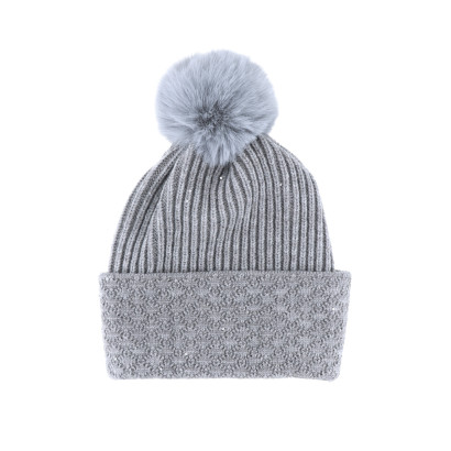 BONNET TRICOTE AVEC POMPON, SEQUINS, GÉOMÉTRIQUE