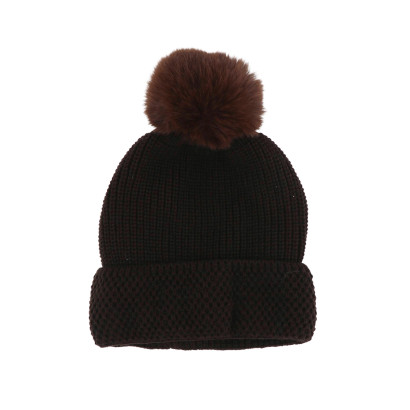 BONNET TRICOTÉ AVEC REVERS ET MOTIF GÉOMÉTRIQUE