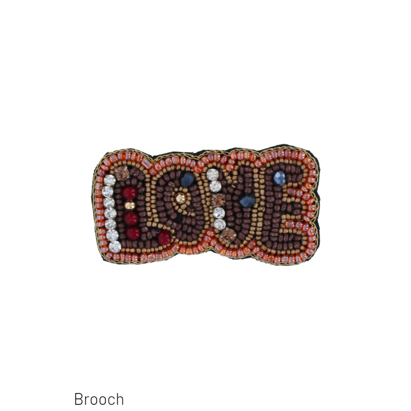 BROCHE AVEC MOT: LOVE, MULTI-PERLES & STRASS