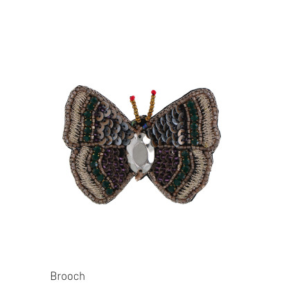 BROCHE AVEC PAPILLION, PERLES ET BRODERIE
