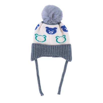 GEBREID HOED VOOR KIND MET POMPONS, TEDDYBEER