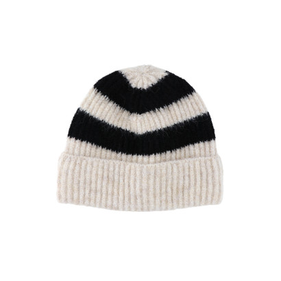 BONNET TRICOTÉ AVEC REVERS ET RAYURES