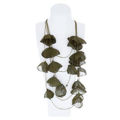 LONG COLLIER AVEC FLEURS EN TISSU